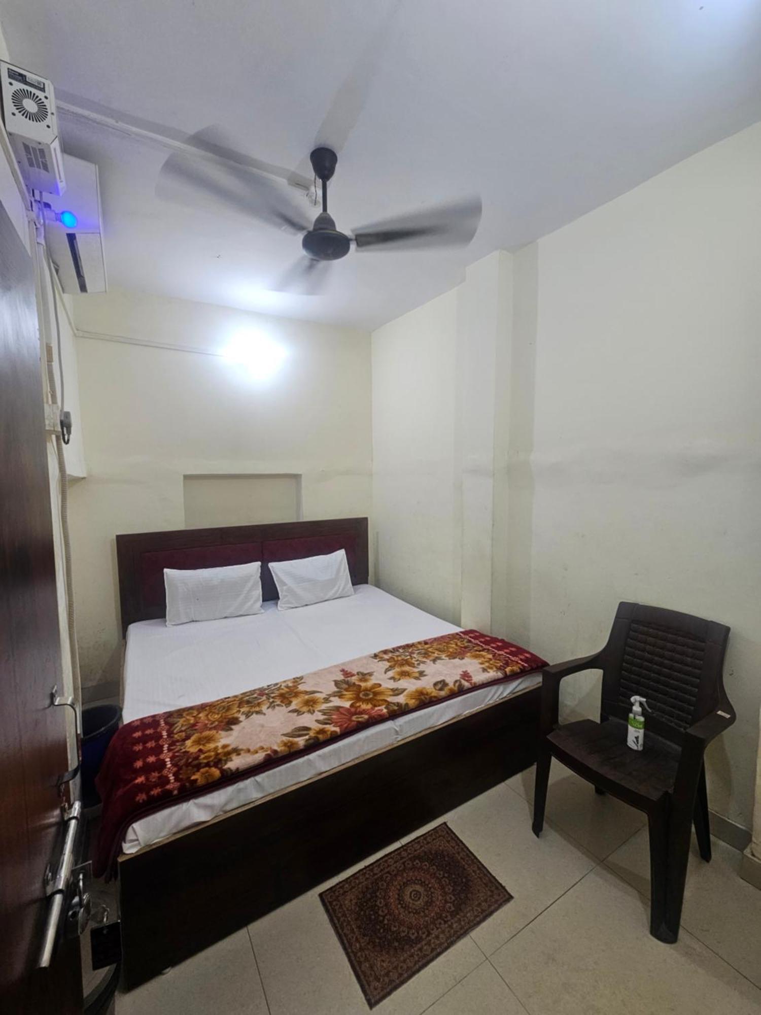 Ramlala Paying Guest House Stay Just 100M From Saryu Ghat, Ayodhya Pokój zdjęcie