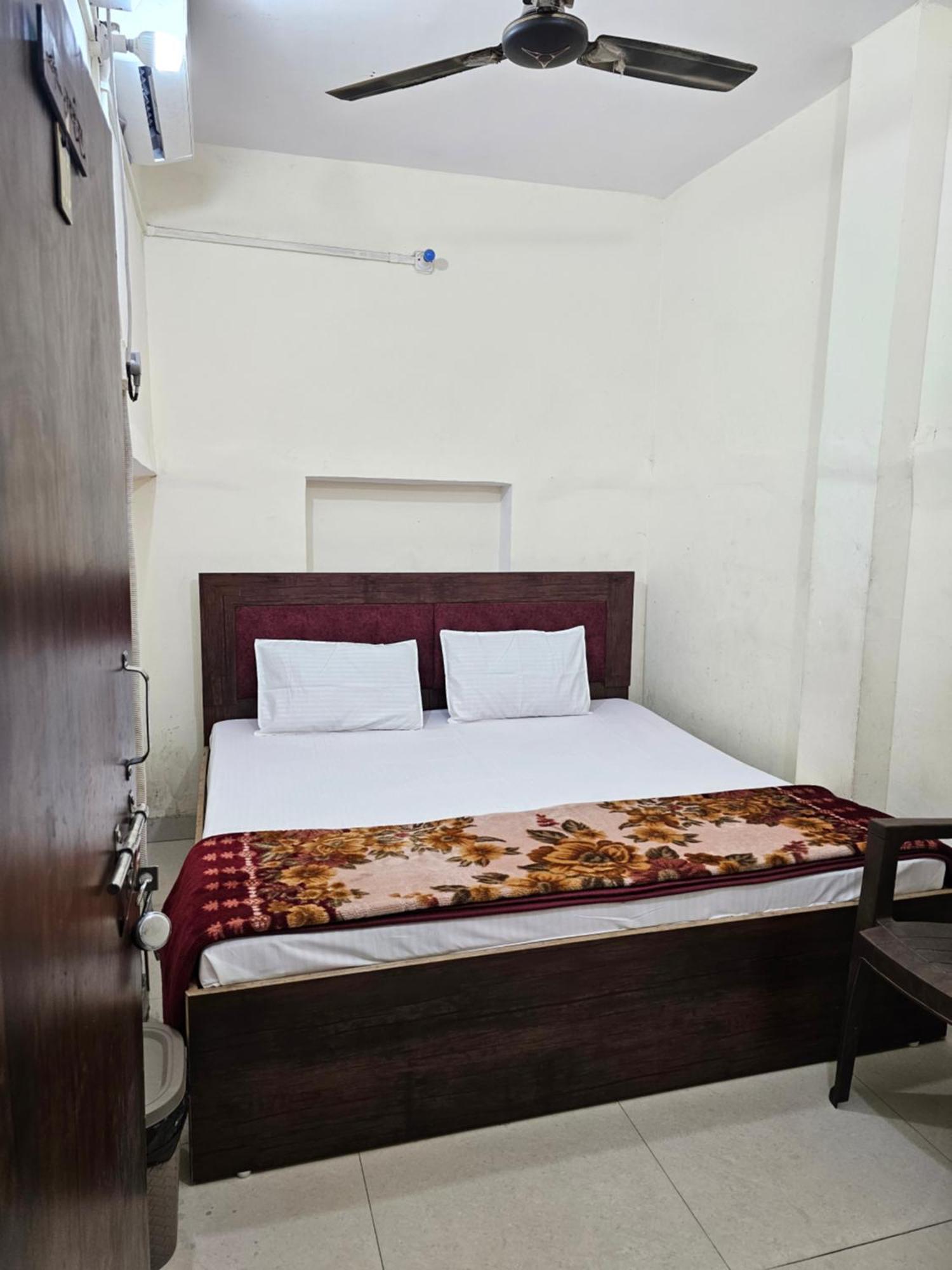 Ramlala Paying Guest House Stay Just 100M From Saryu Ghat, Ayodhya Zewnętrze zdjęcie